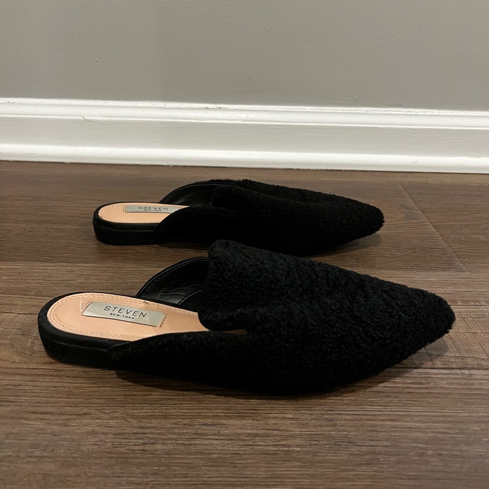 Steven New York by Steve Madden Black Sherpa Mules 

Size 8 1/2